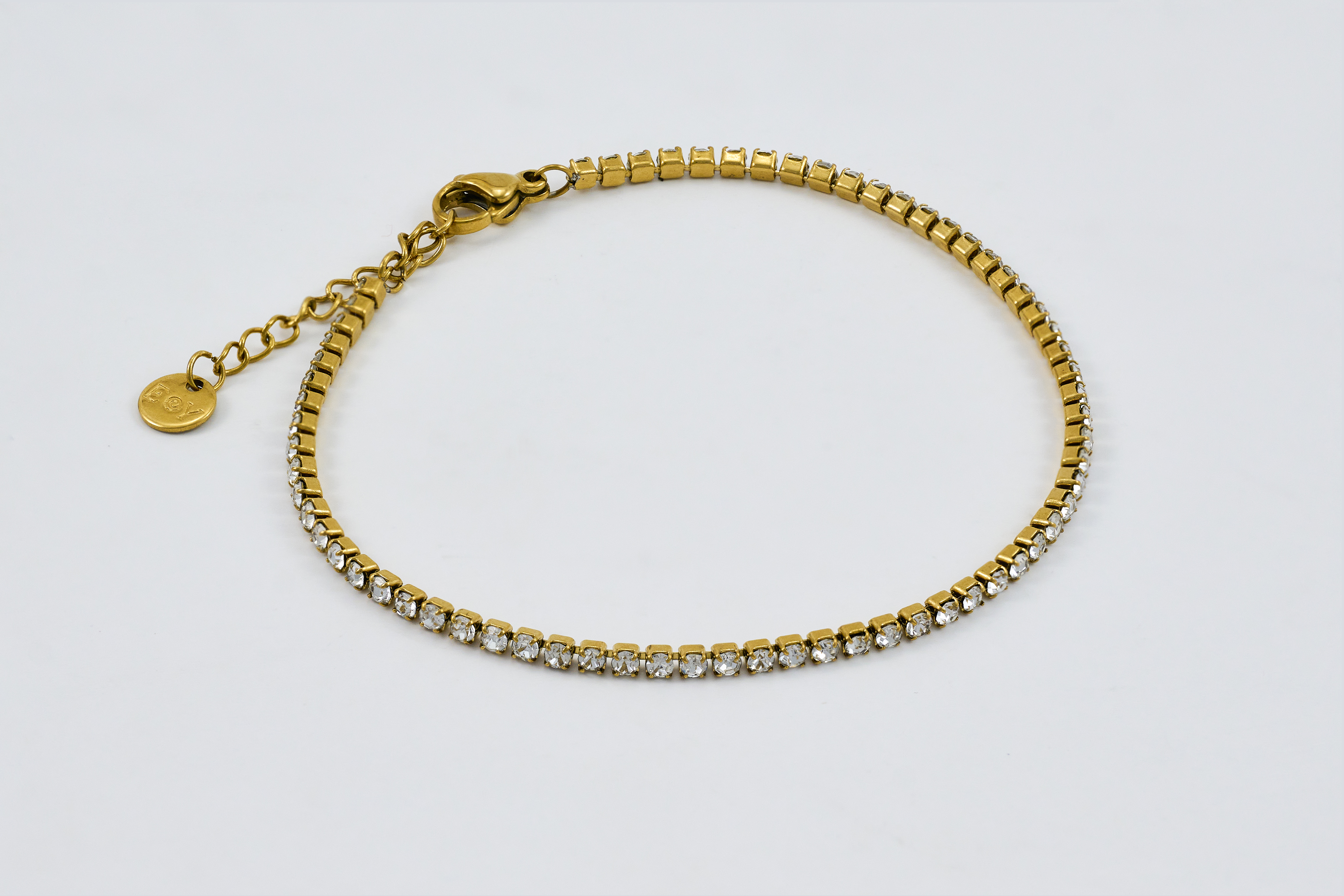 Gouden minimalistische schakelarmband met subtiele afwerking