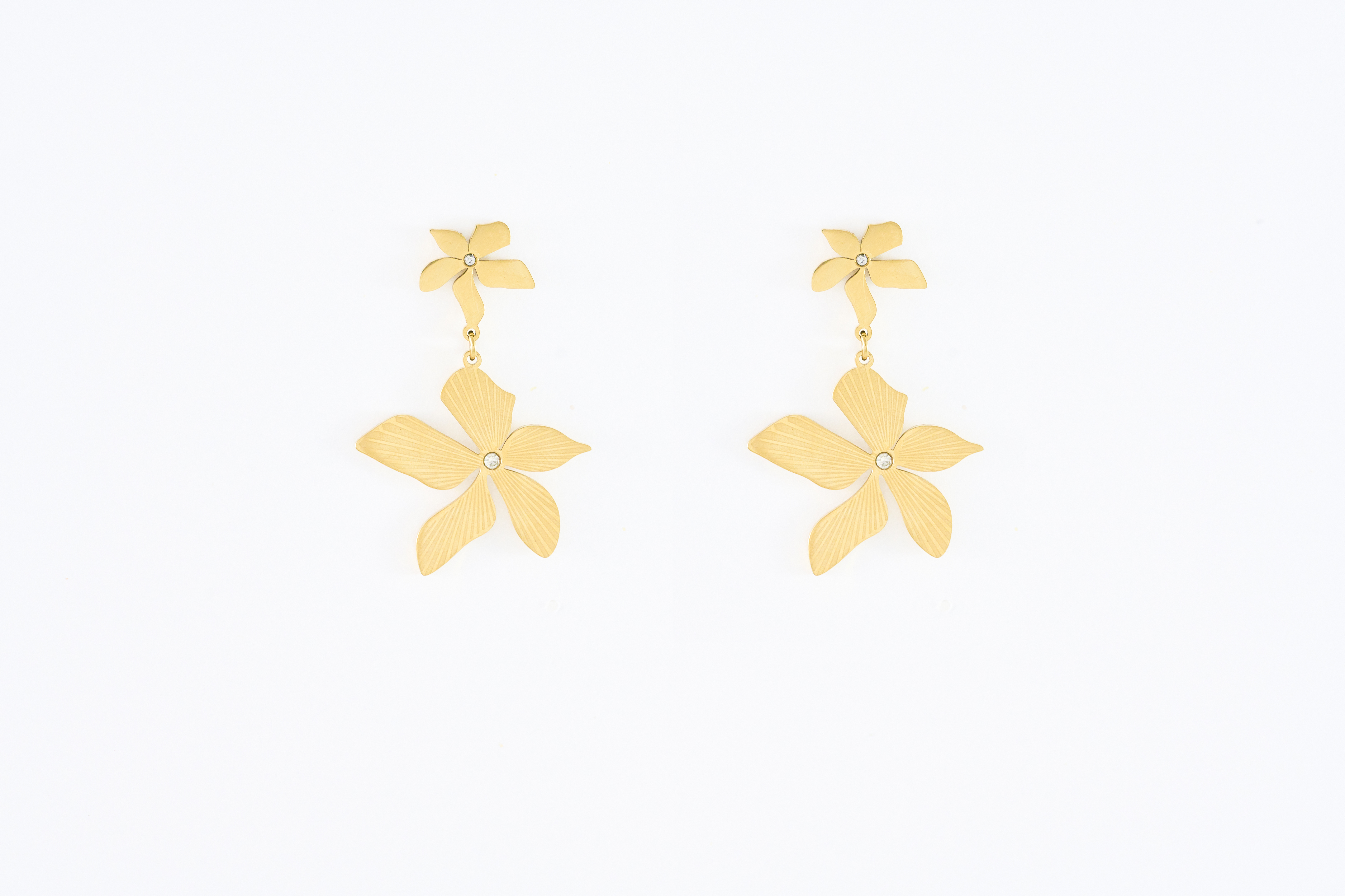 Gouden oorbellen met bloemen
