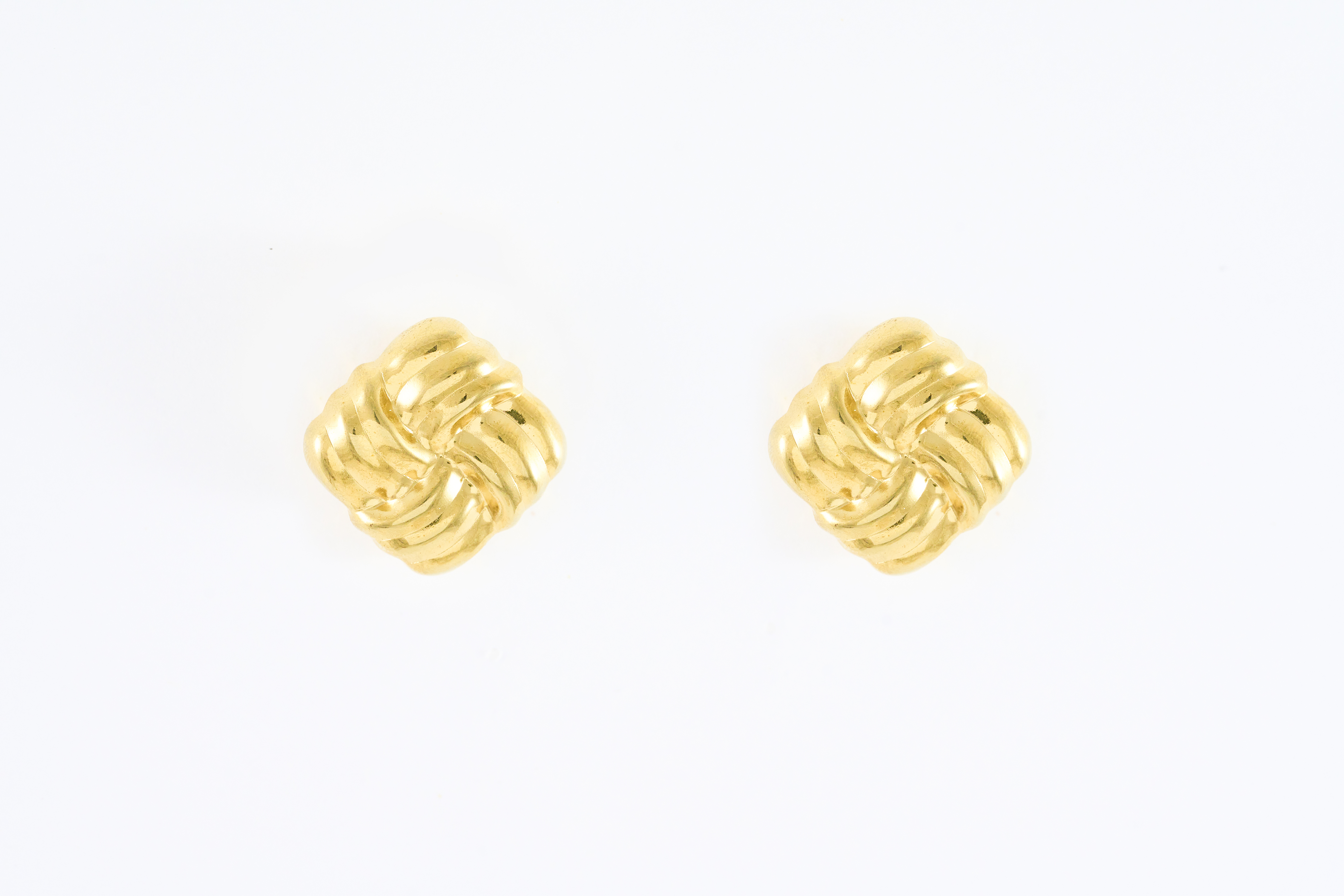 Gouden oorbellen met vierkant patronen