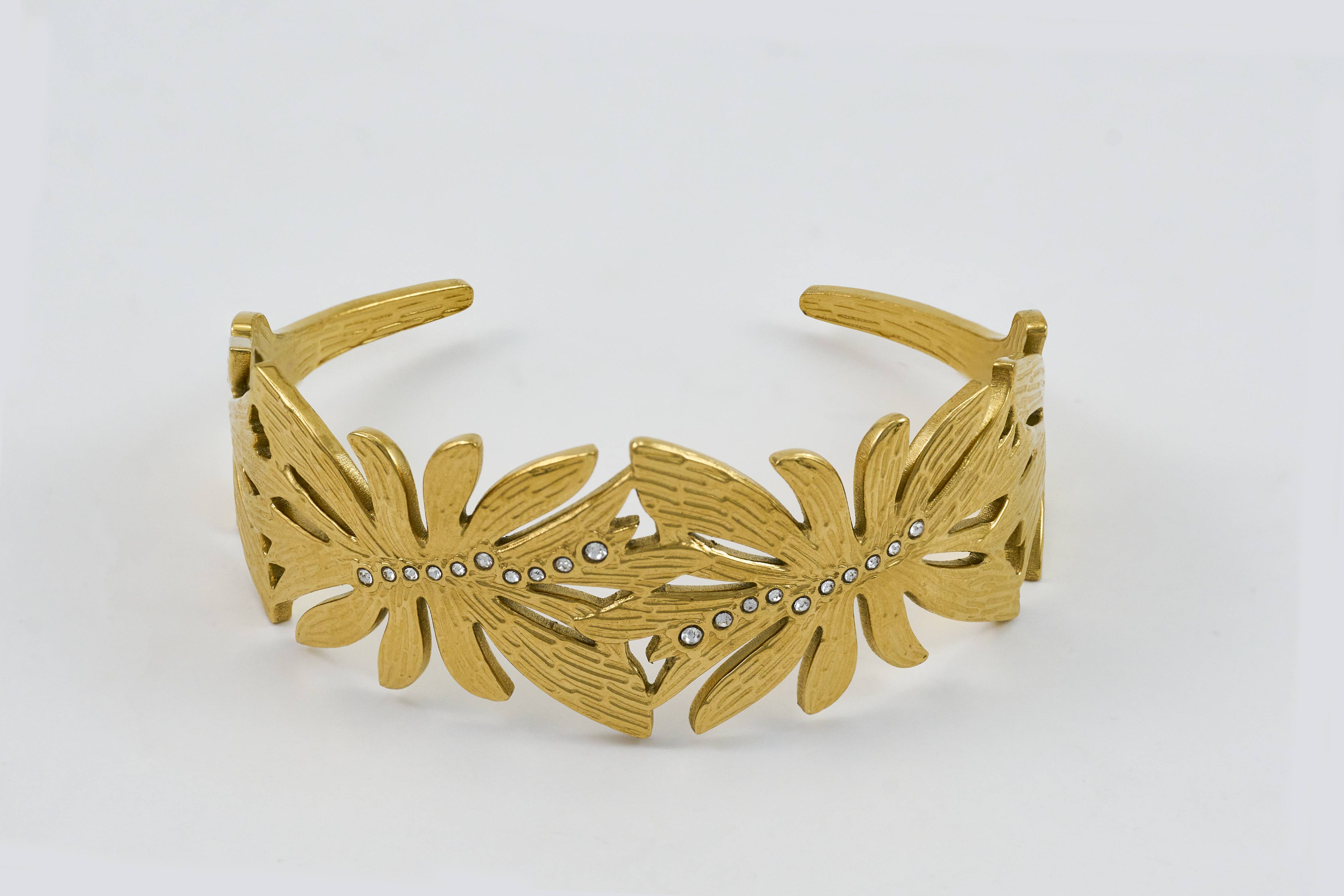 Gouden open bangle met uitgesneden bladeren design