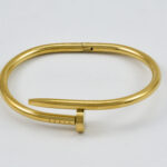 Gouden spijkerarmband