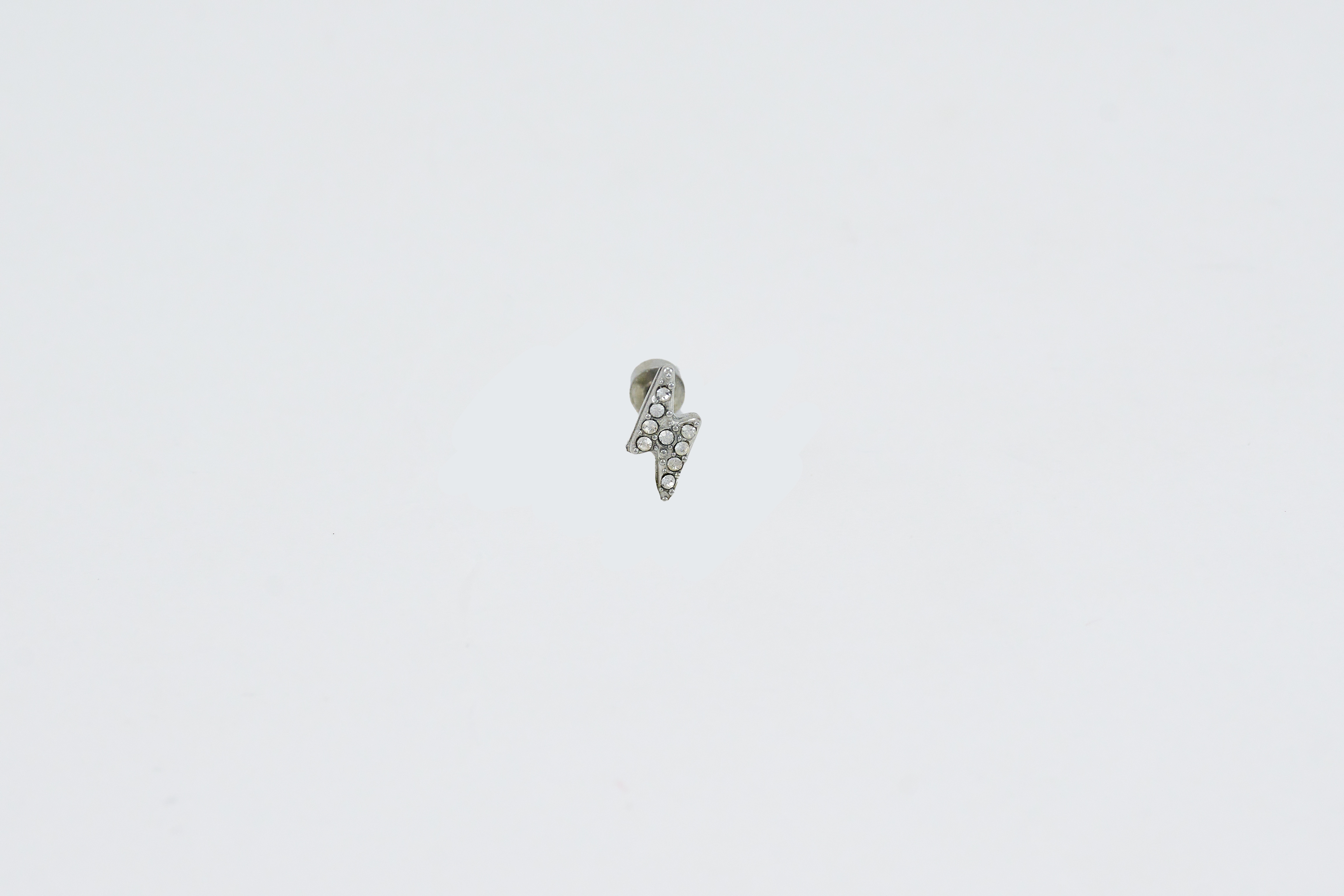 Kleine zilveren labretpiercing met steentje