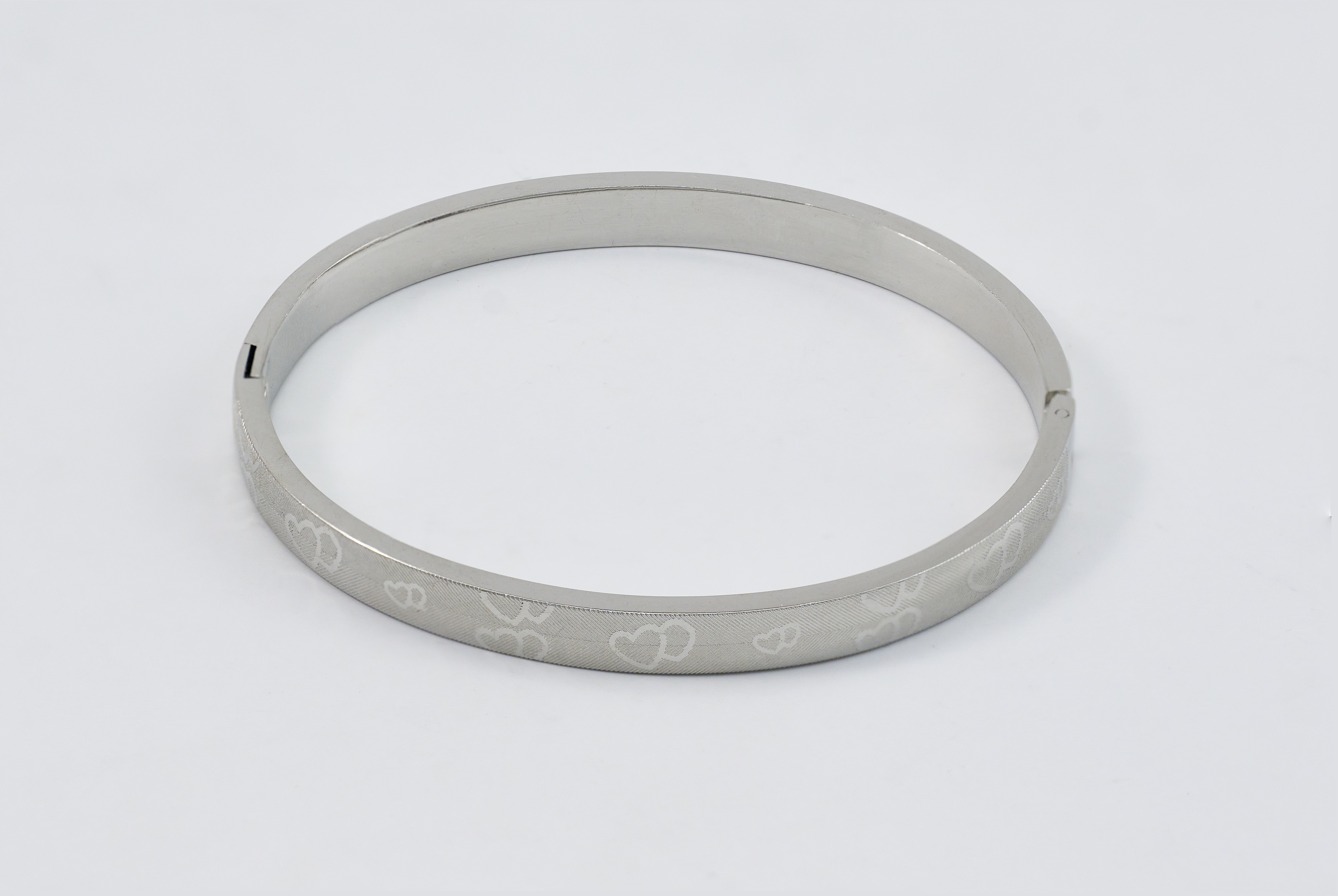 Minimalistische zilveren bangle met rechte sluiting