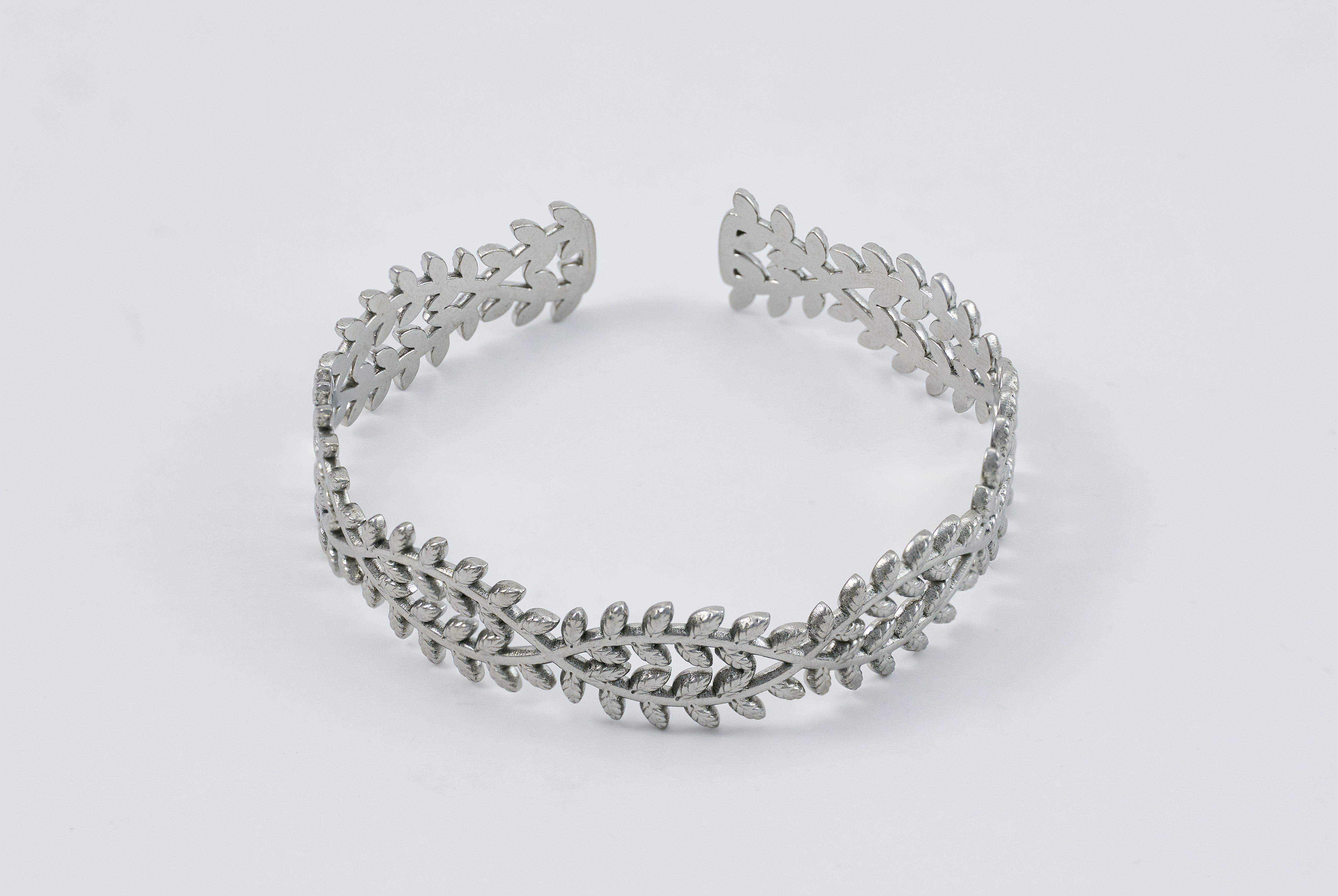 Open zilveren armband met fonkelende strass-details
