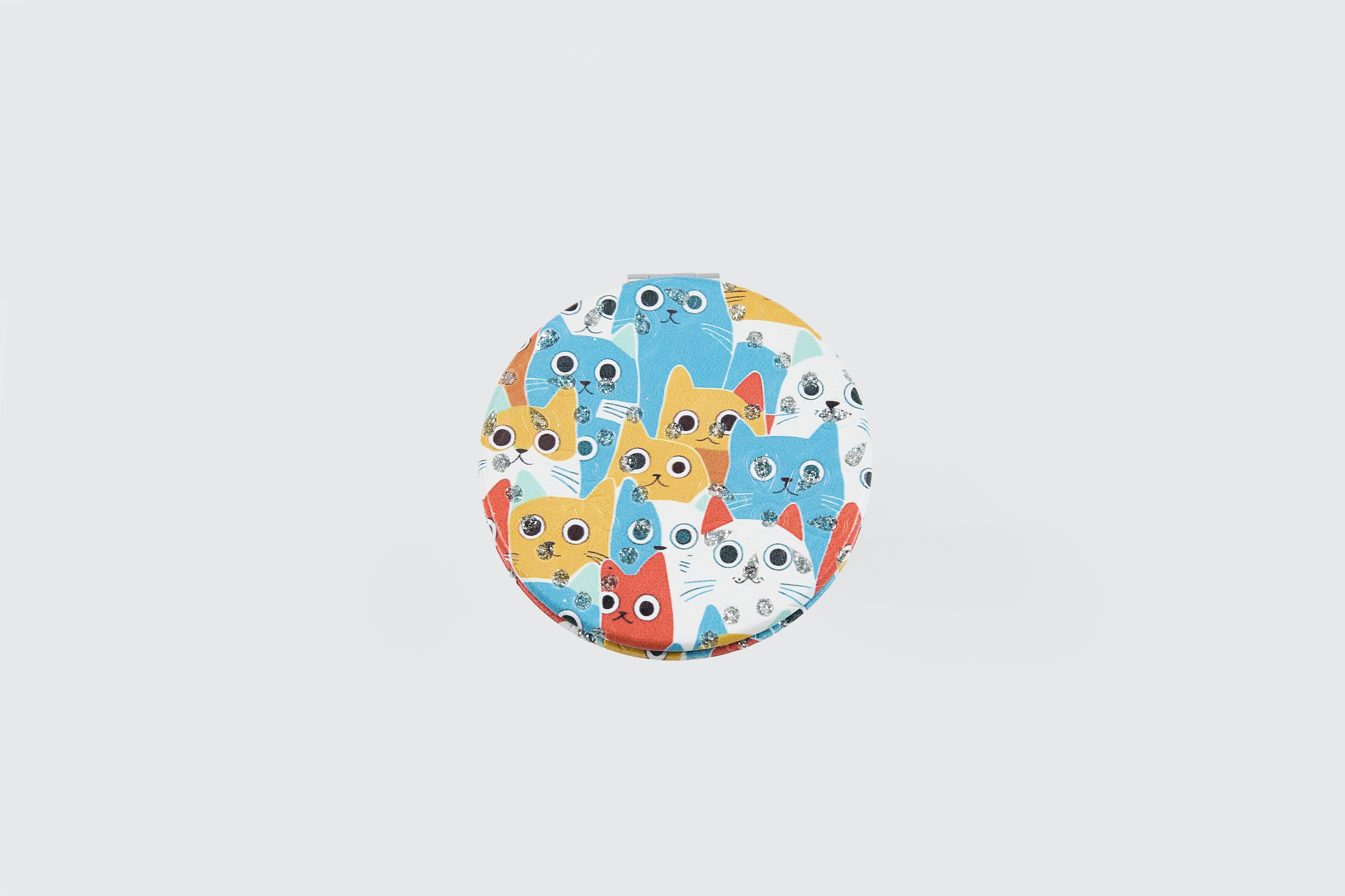 spiegel met abstracte kunstdesigns