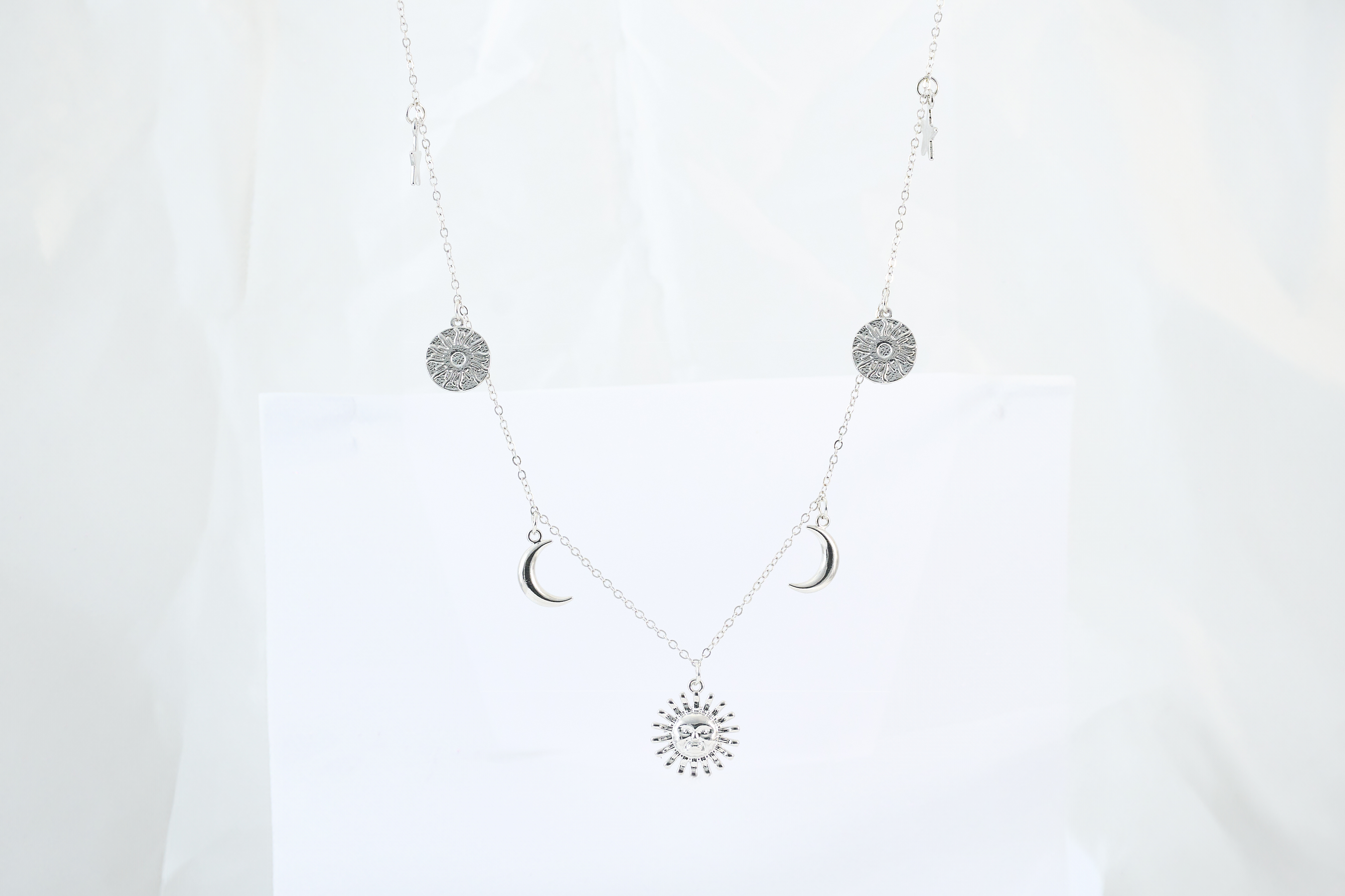 Zilveren ketting met glinsterende sneeuwvlok