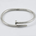 Zilveren spijkerarmband