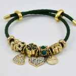 Zwarte koordarmband met gouden kralen en luxe details