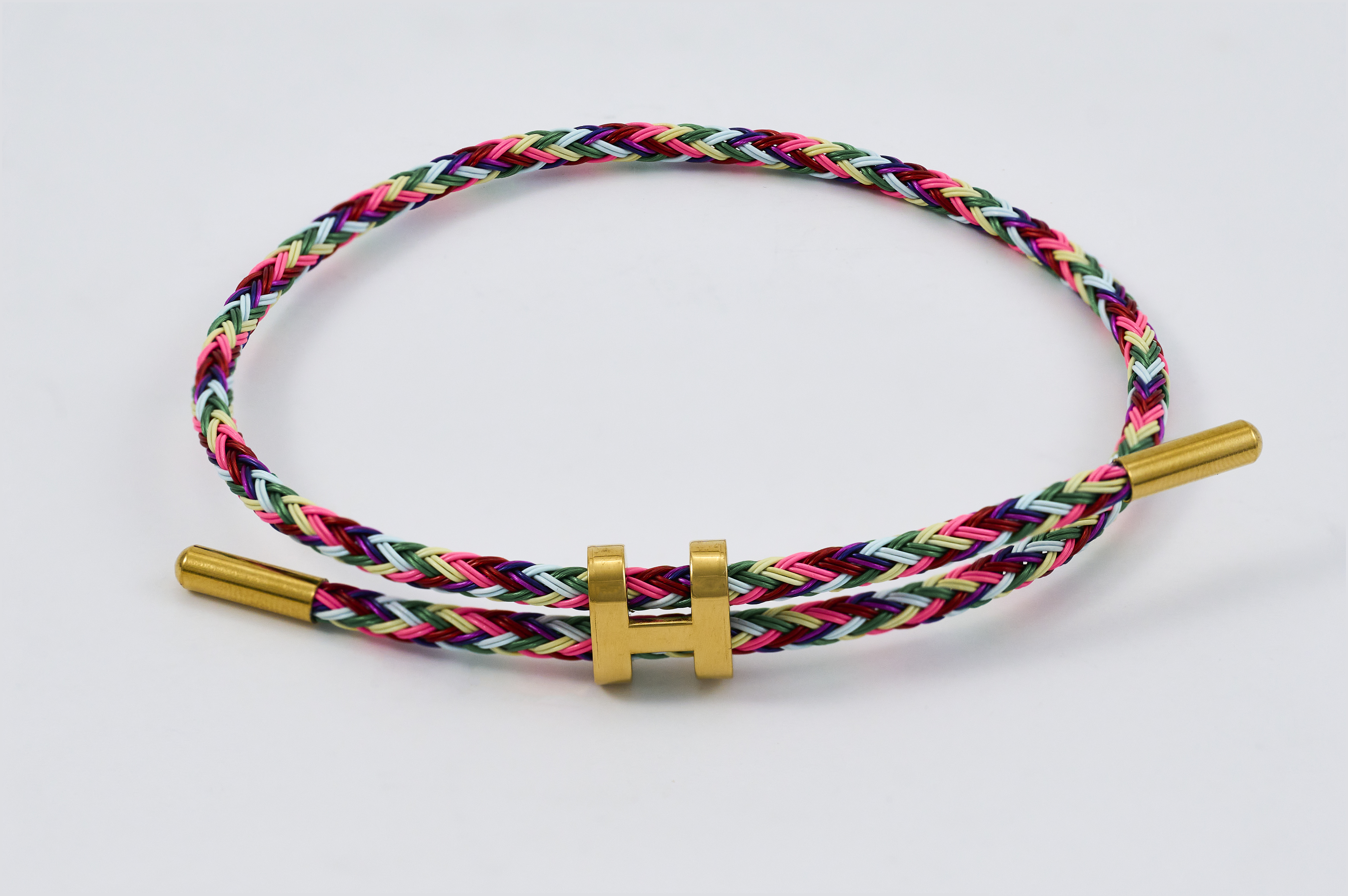 Zwarte koordarmband met gouden staafdetail en sluiting